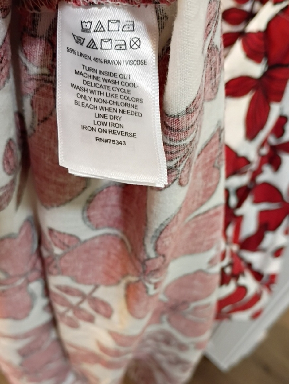 NWT Nicole Miller Red Floral Maxi Dress with V-Neck Size Large - Picture 8 of 10